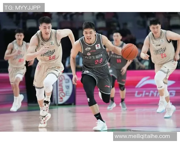 赵岩昊的篮球之路：从青涩少年到CBA明星的成长历程与心路历程