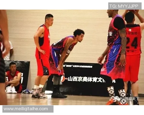 孙明明领衔男篮中国对决日本队全力争胜的精彩瞬间回顾