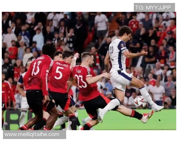 曼联与尤文激战正酣大球大战引发球迷热议与期待